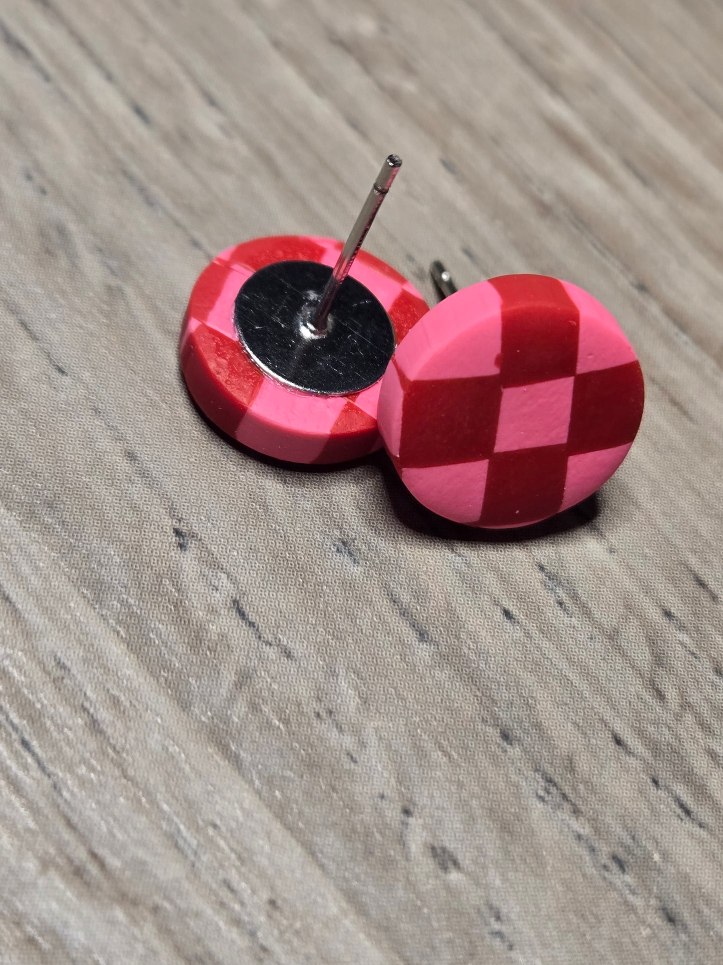 Checkered stud